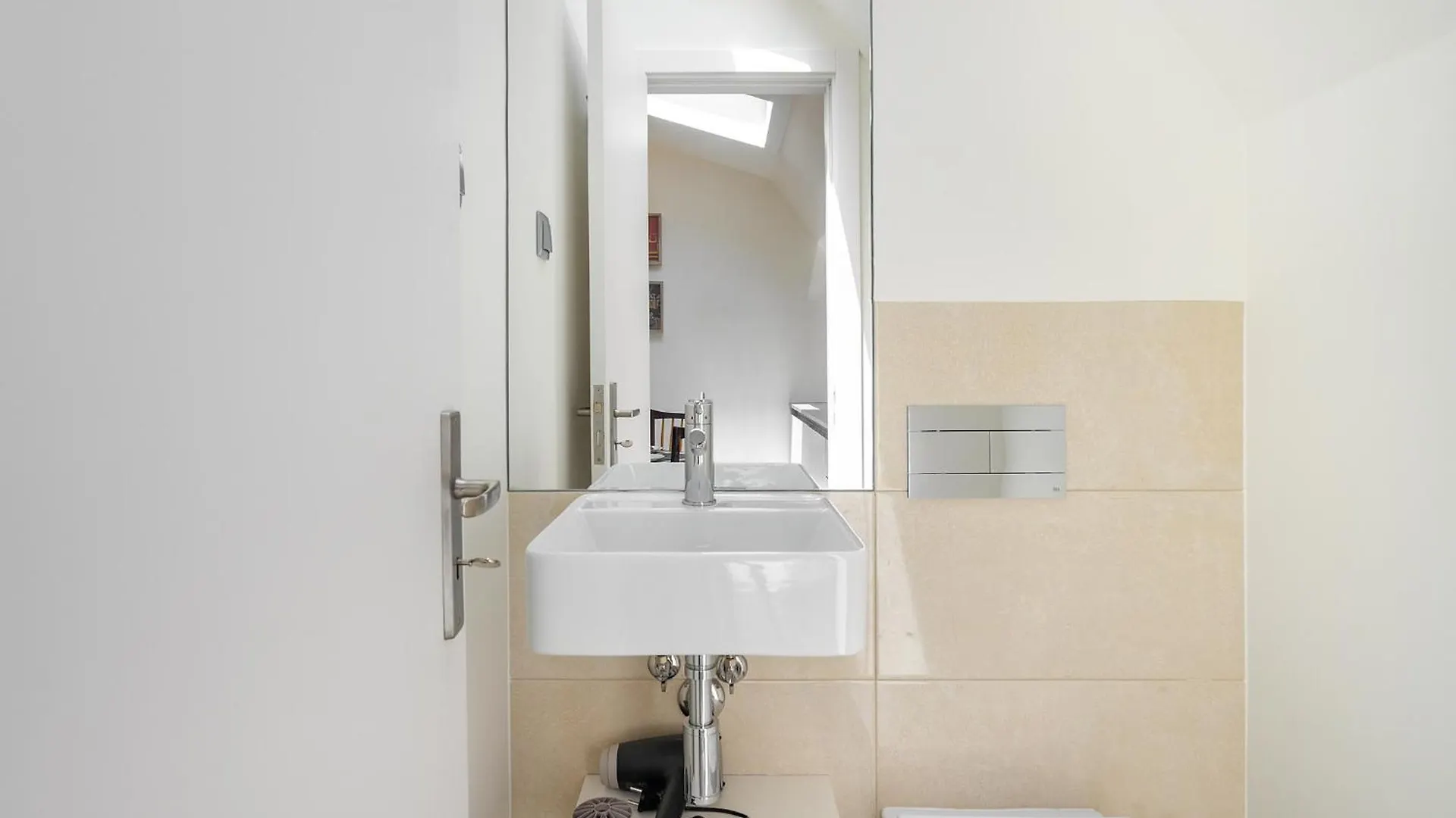 Apartment Intendente Modern Stays Lisbon